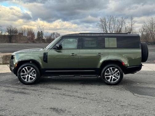 2026 Land Rover Defender 130 X-Dynamic SE