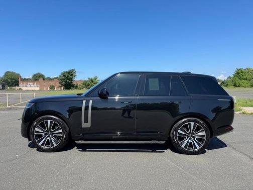 2024 Land Rover Range Rover P530 SE