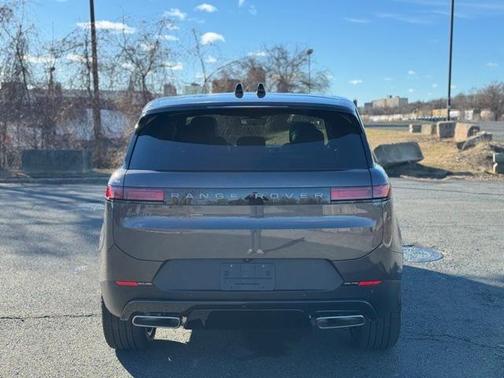 2025 Land Rover Range Rover Sport P360 SE