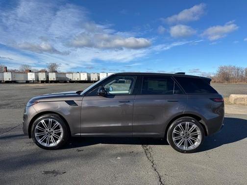2025 Land Rover Range Rover Sport P360 SE