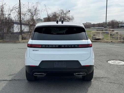 2025 Land Rover Range Rover Sport P360 SE