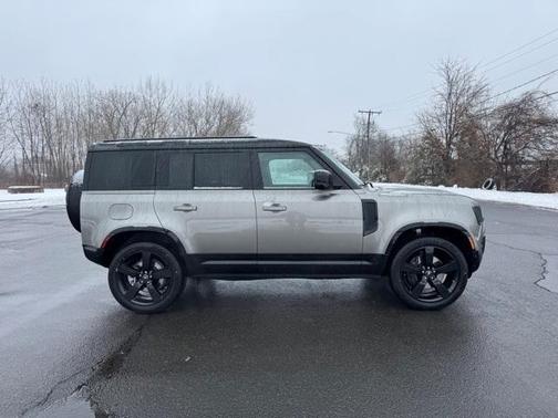 2025 Land Rover Defender P400 X-Dynamic SE