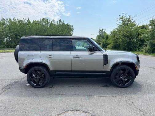 2025 Land Rover Defender P400 X-Dynamic SE