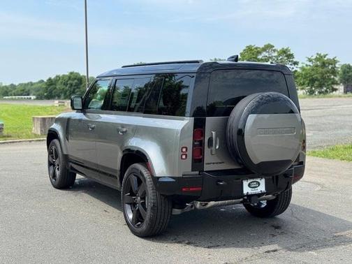 2025 Land Rover Defender P400 X-Dynamic SE