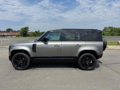 2025 Land Rover Defender P400 X-Dynamic SE