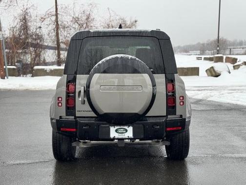 2025 Land Rover Defender P400 X-Dynamic SE