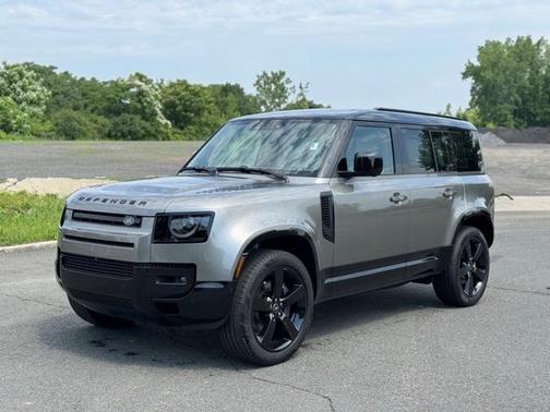 2025 Land Rover Defender P400 X-Dynamic SE