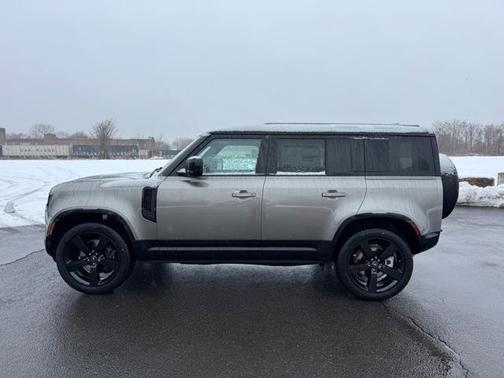 2025 Land Rover Defender P400 X-Dynamic SE