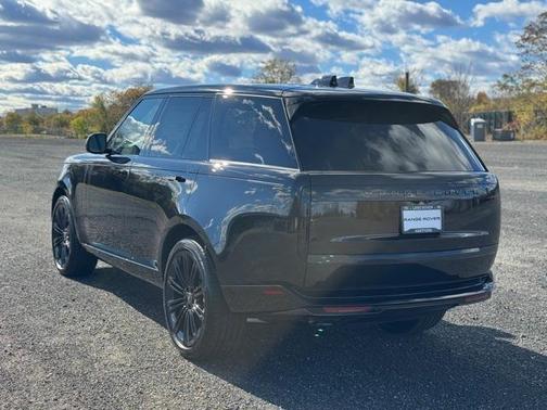2025 Land Rover Range Rover P530 SE