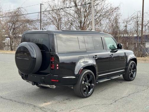 2025 Land Rover Defender P400 X-Dynamic SE