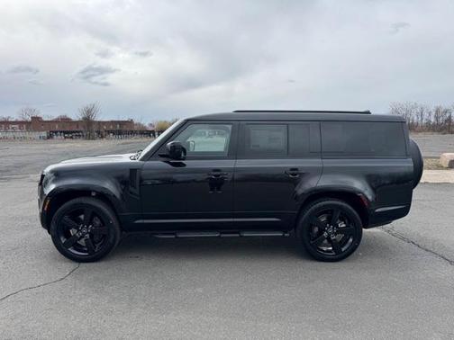 2025 Land Rover Defender P400 X-Dynamic SE