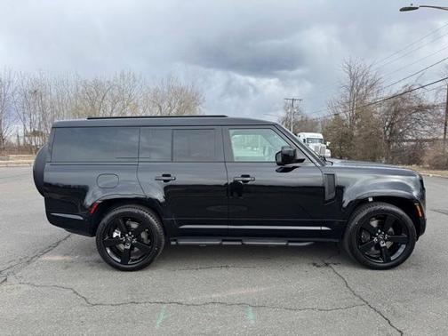 2025 Land Rover Defender P400 X-Dynamic SE
