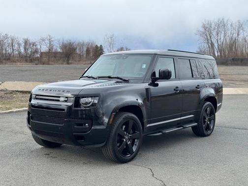 2025 Land Rover Defender P400 X-Dynamic SE