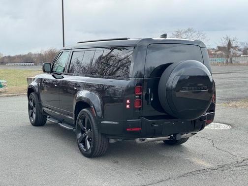 2025 Land Rover Defender P400 X-Dynamic SE
