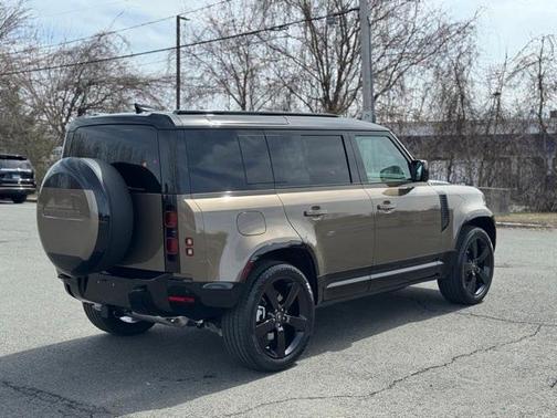 2025 Land Rover Defender P400 X-Dynamic SE