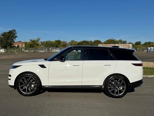 2024 Land Rover Range Rover Sport SE