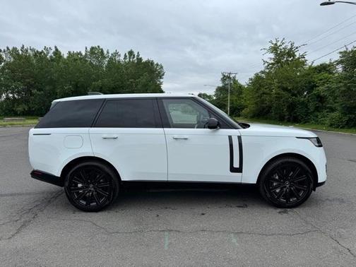 2025 Land Rover Range Rover P550e SE
