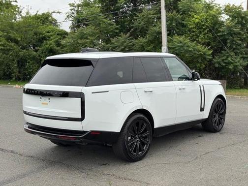 2025 Land Rover Range Rover P550e SE