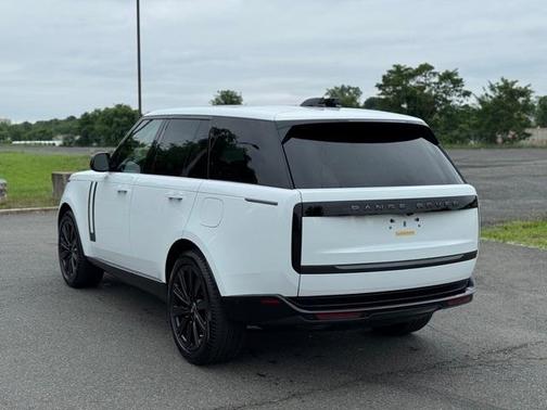 2025 Land Rover Range Rover P550e SE