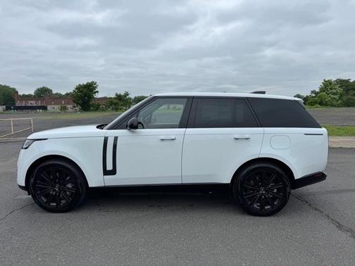 2025 Land Rover Range Rover P550e SE