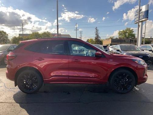 2024 Ford Escape ST-Line Elite