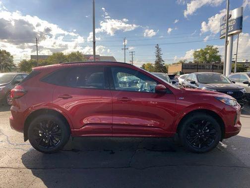 2024 Ford Escape ST-Line Elite