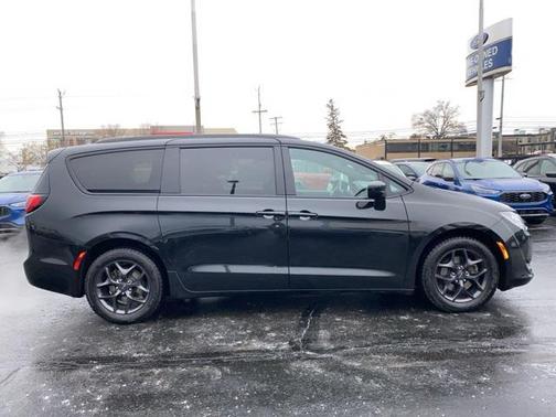2018 Chrysler Pacifica Touring-L Plus