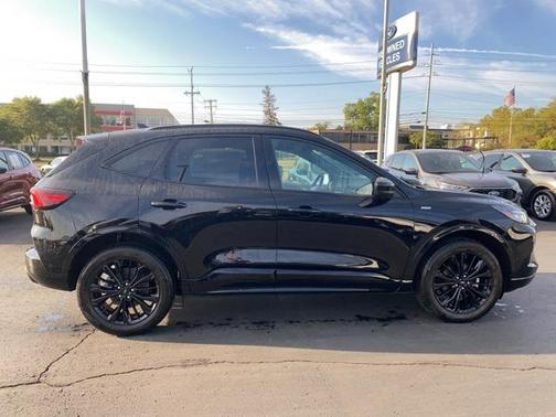 2023 Ford Escape ST-Line Elite