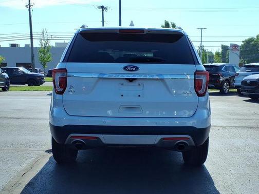 Oxford White 2017 Ford Explorer XLT