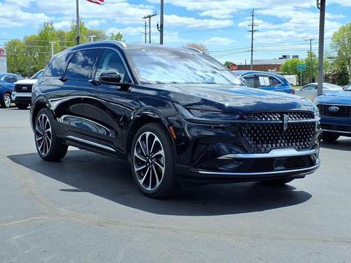 Infinite Black Metallic Clearcoat 2024 Lincoln Nautilus Black Label
