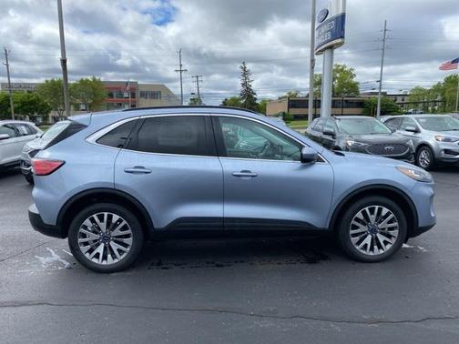 2022 Ford Escape Titanium