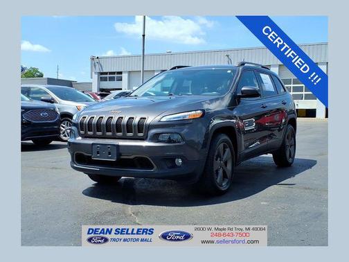 Granite Crystal Metallic Clearcoat 2017 Jeep Cherokee Latitude