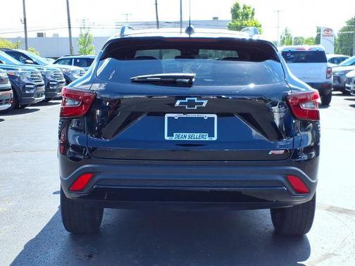 Mosaic Black Metallic 2025 Chevrolet Trax FWD 2RS