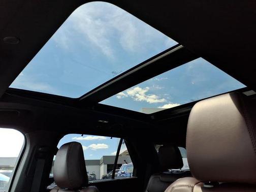 Agate Black Metallic 2024 Ford Explorer Platinum