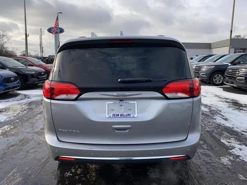 2017 Chrysler Pacifica Touring-L