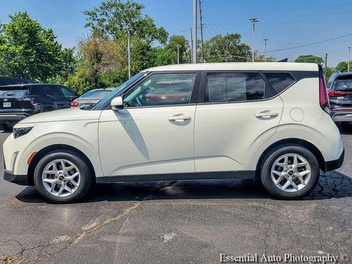 Snow White Pearl 2025 Kia Soul LX
