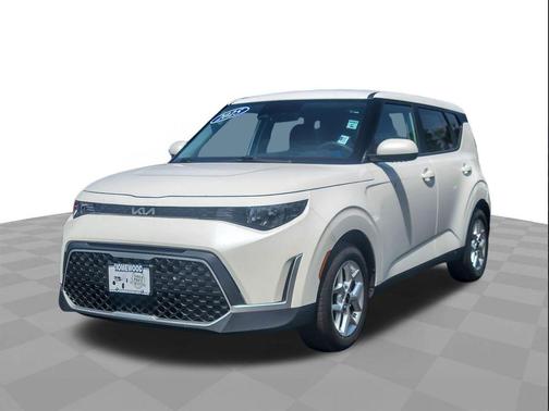 Snow White Pearl 2025 Kia Soul LX
