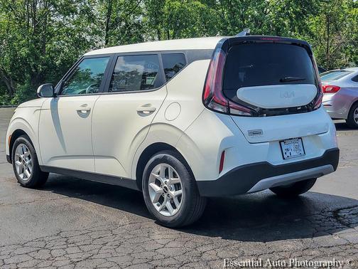 Snow White Pearl 2025 Kia Soul LX