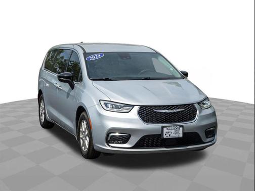 Silver Mist Clearcoat 2024 Chrysler Pacifica Touring L