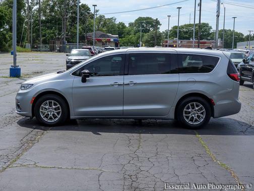 Silver Mist Clearcoat 2024 Chrysler Pacifica Touring L