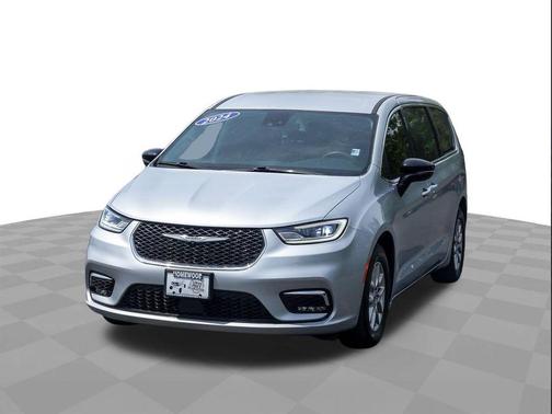 Silver Mist Clearcoat 2024 Chrysler Pacifica Touring L