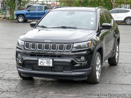 Diamond Black Crystal Pearlcoat 2023 Jeep Compass Latitude Lux