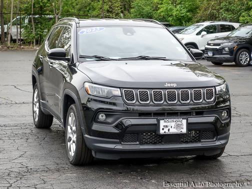 Diamond Black Crystal Pearlcoat 2023 Jeep Compass Latitude Lux