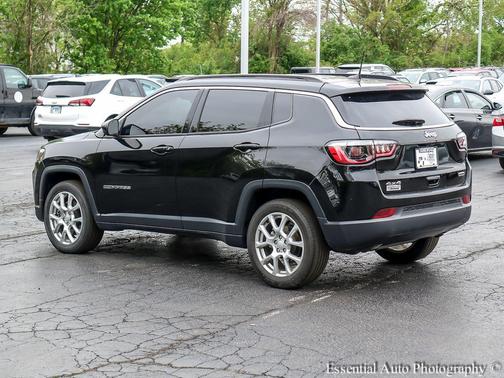 Diamond Black Crystal Pearlcoat 2023 Jeep Compass Latitude Lux