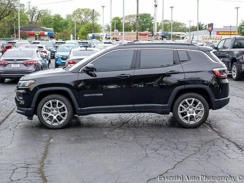 Diamond Black Crystal Pearlcoat 2023 Jeep Compass Latitude Lux