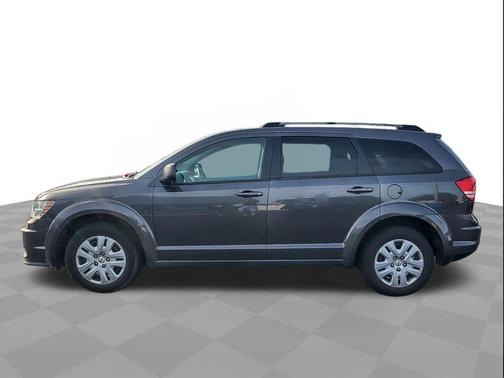 Granite Pearlcoat 2017 Dodge Journey SE