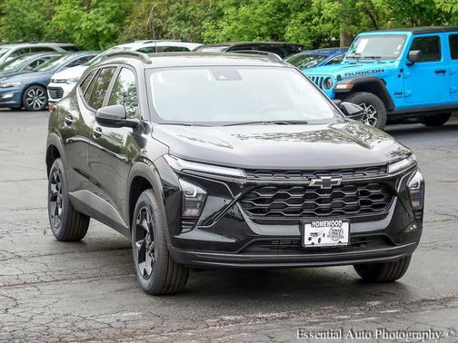 Mosaic Black Metallic 2026 Chevrolet Trax LT