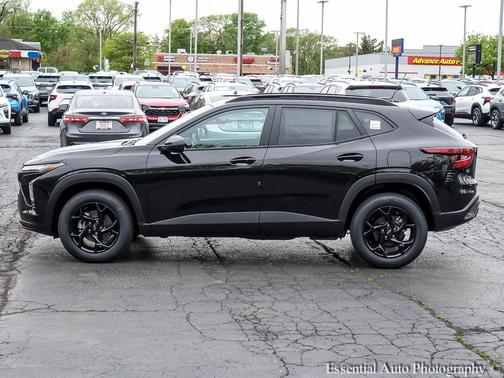 Mosaic Black Metallic 2026 Chevrolet Trax LT