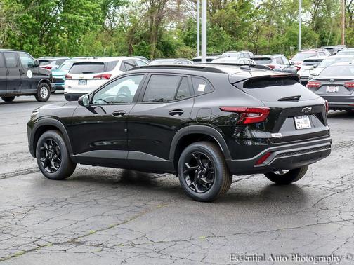 Mosaic Black Metallic 2026 Chevrolet Trax LT