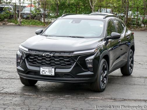 Mosaic Black Metallic 2026 Chevrolet Trax LT